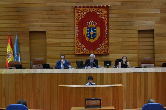 O Parlamento de Galicia acolleu unha sesión plenaria infantil de Aldeas Infantiles